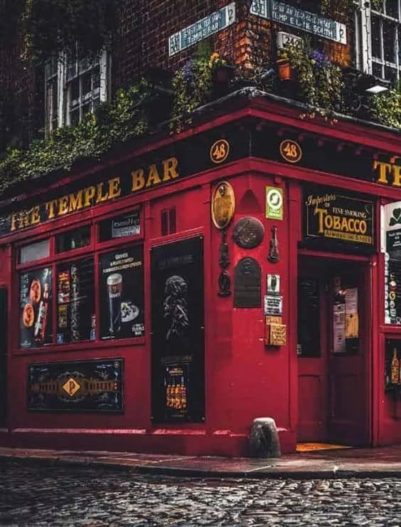 the world-renowned Temple Bar pub in Dublin city centre