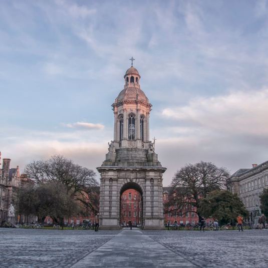 Trinity College no centro da cidade de Dublin