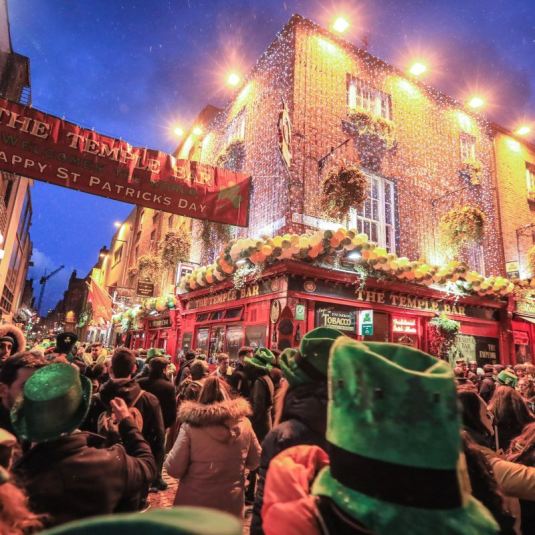 La Saint-Patrick dans le célèbre quartier de Temple Bar à Dublin