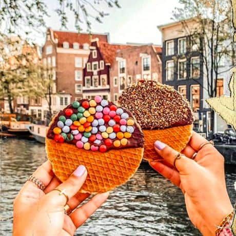 La famosa insegna IAmsterdam all'esterno del Rijksmuseum di Amsterdam.