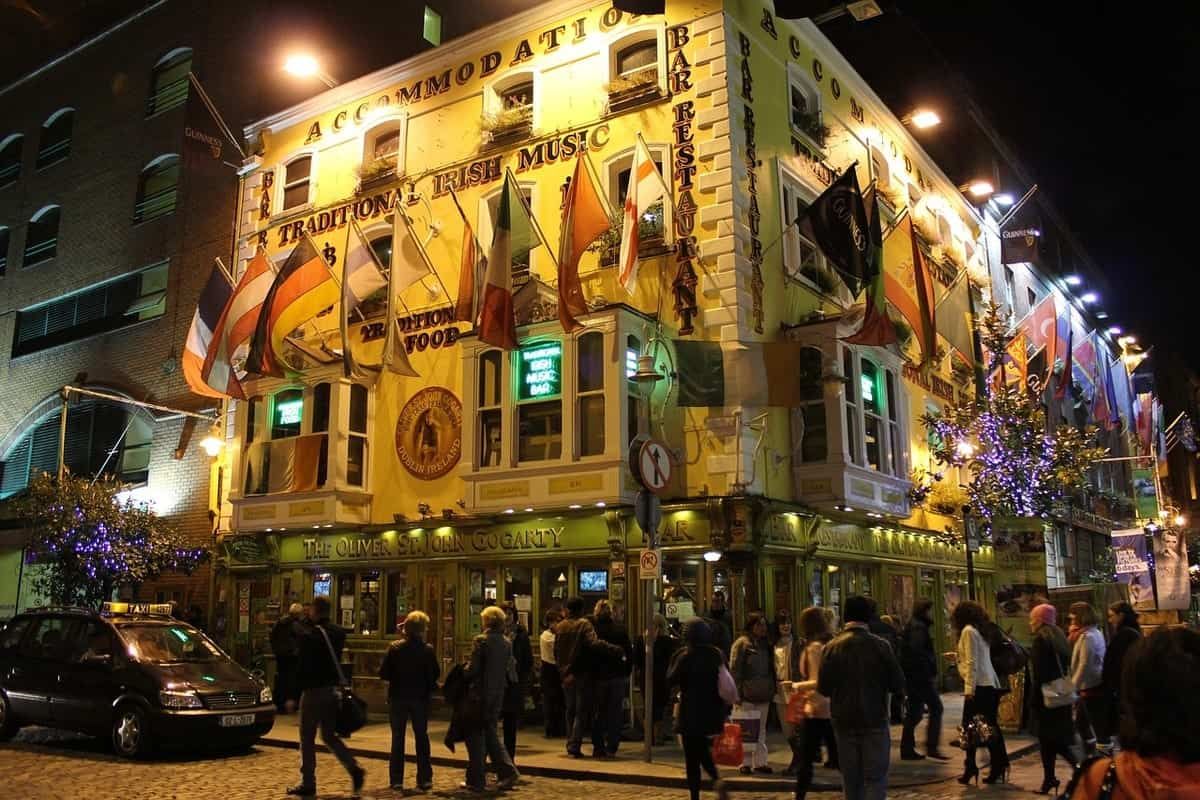 pub in Dublin with people walking outside