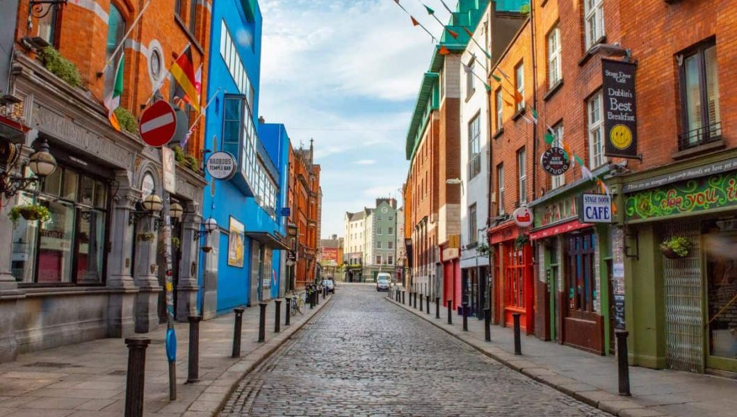 a street in dublin's temple bar