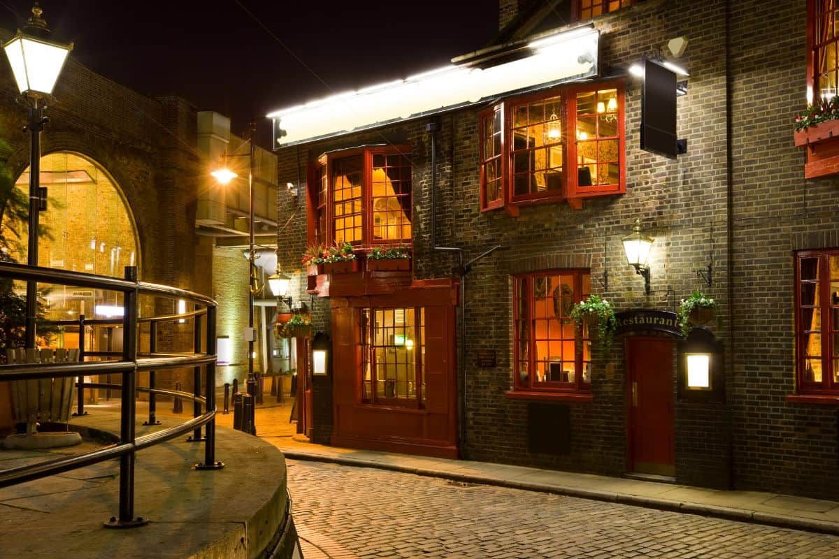 a cosy pub in london