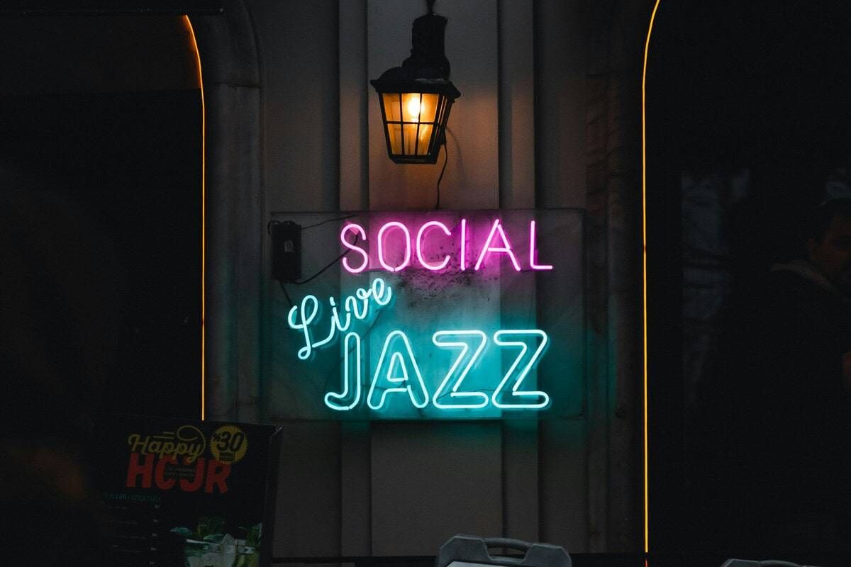 Neon light saying "Social Live Jazz"