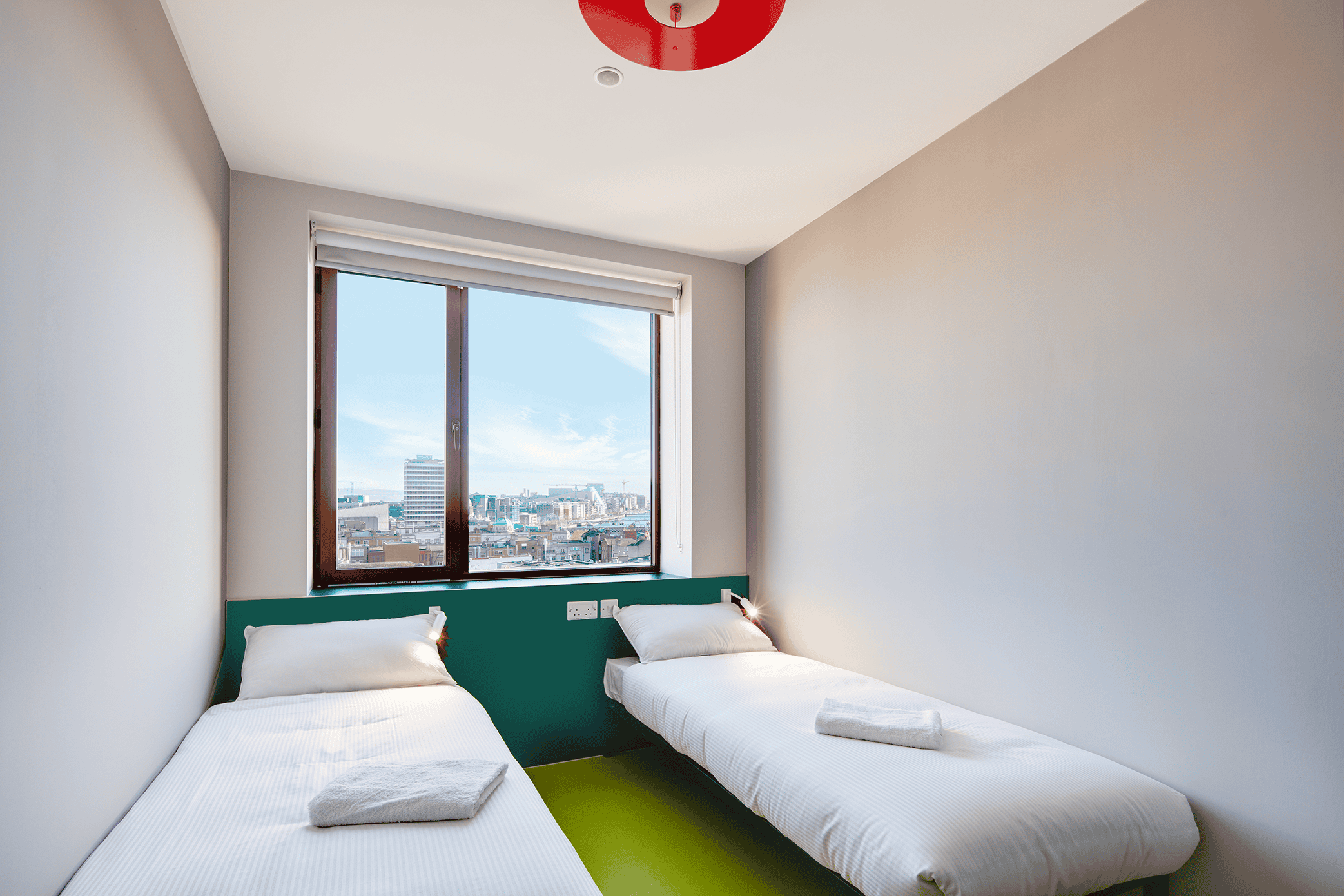 Quarto privado Clink i Lár com duas camas individuais no hostel de Dublin
