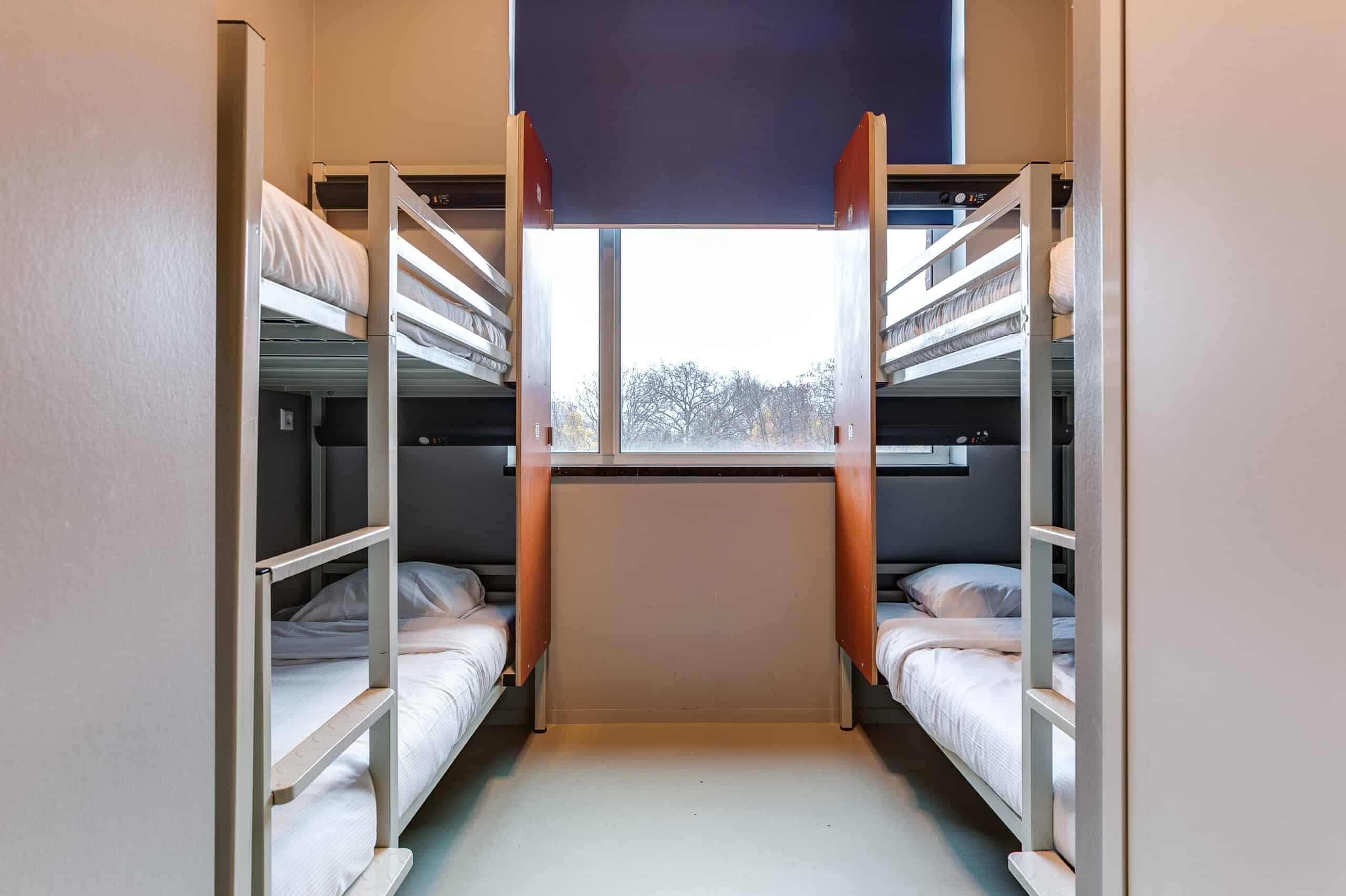 Dorm room with bunk beds at Clinknoord Amsterdam