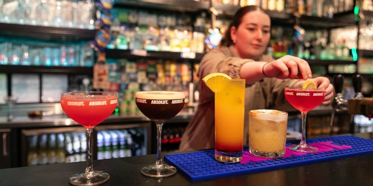 cocktails at clink i lar hostel in dublin