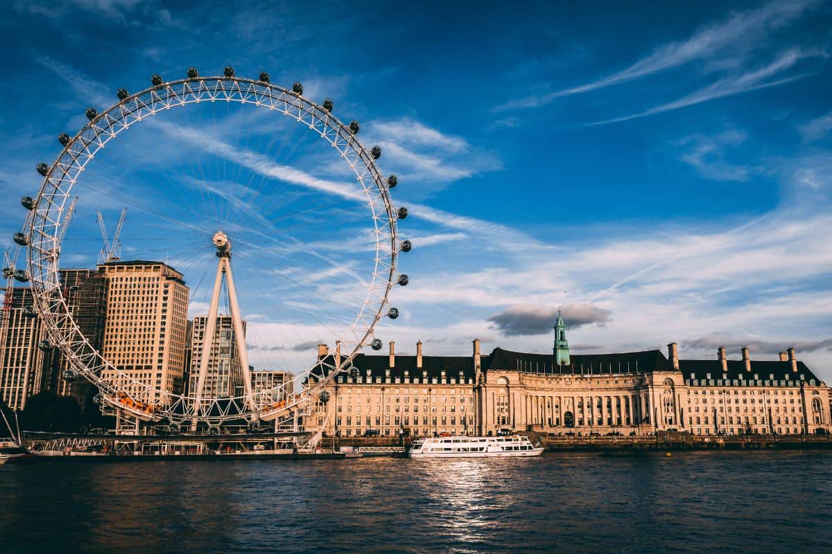 london's eye in the springtime