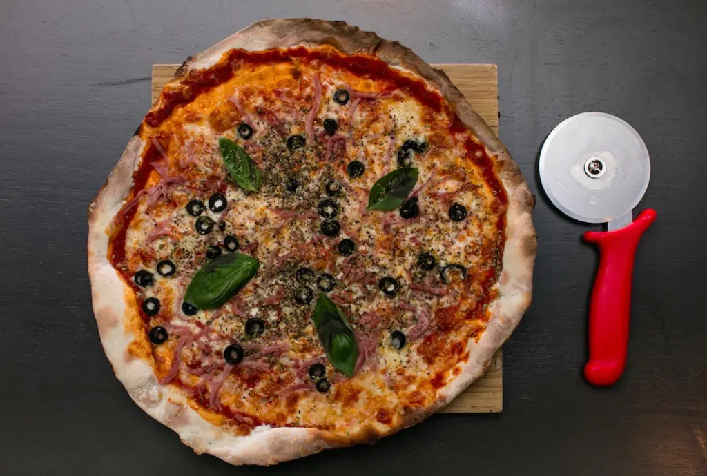 Pizza and cutter from Stromma's 'Pizza Cruise'