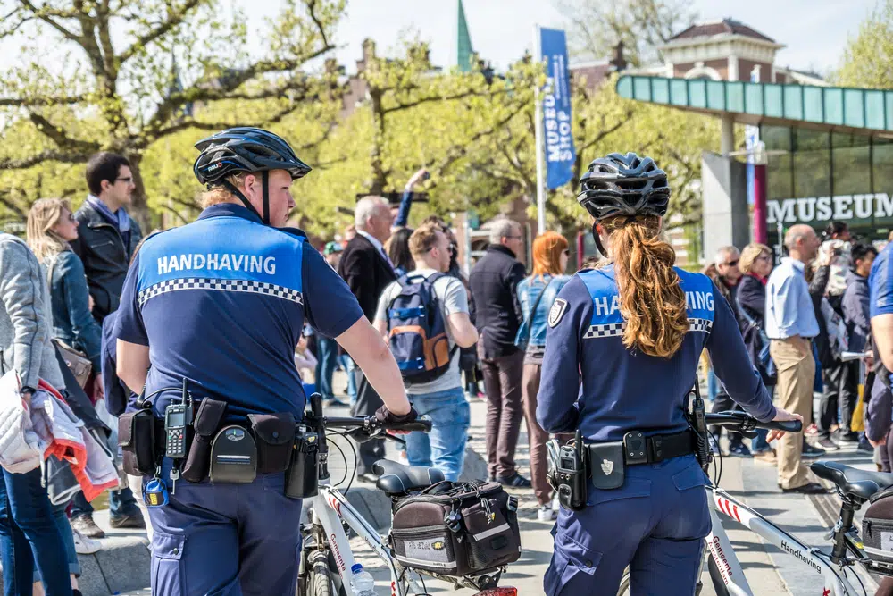 Dutch police using bicycles