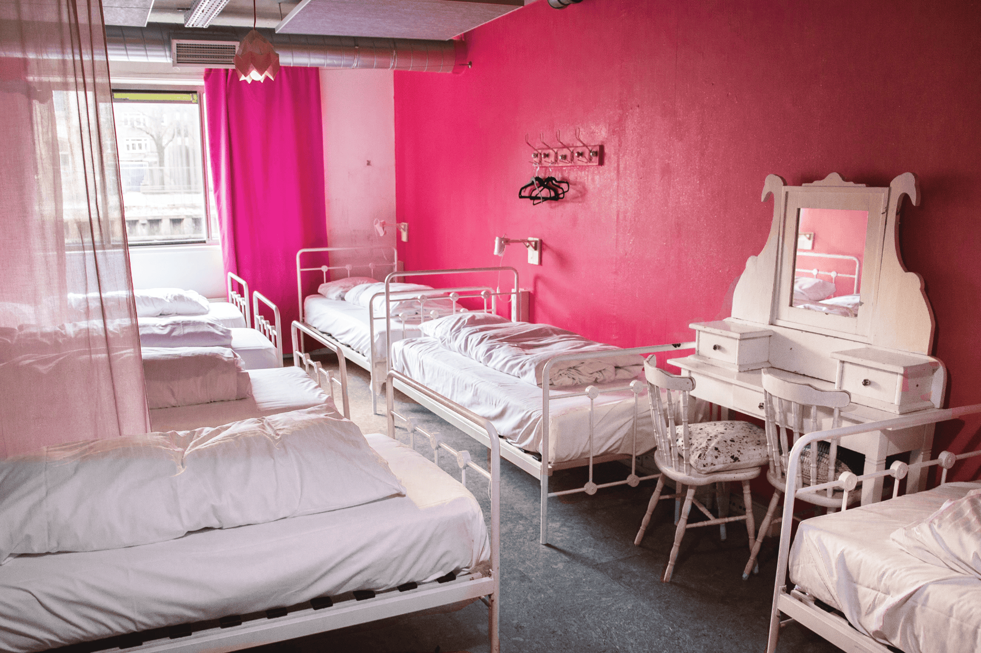 ClinkMama girls only dorm with beds