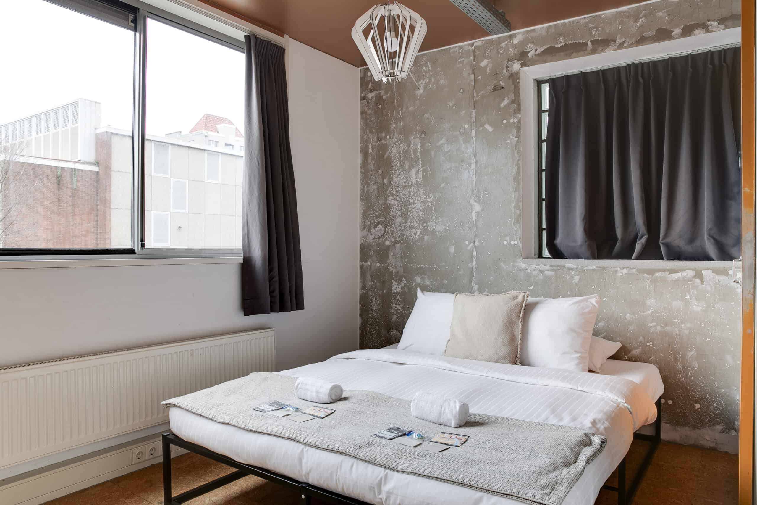 ClinkMama deluxe room with canal view in Amsterdam