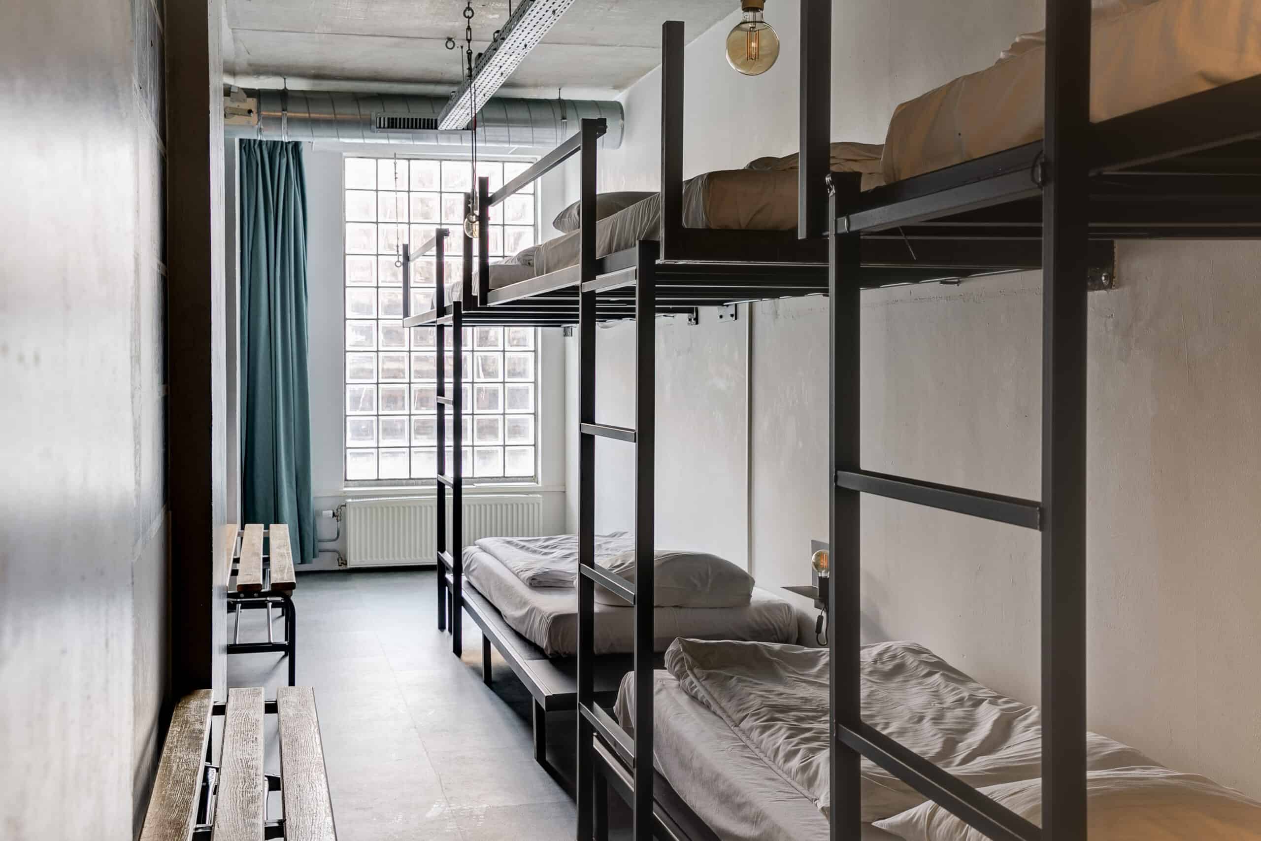 Mixed 5 bed dorm rooms at ClinkMama