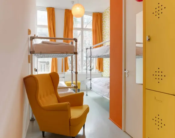 Dormitorio de 4 camas en el albergue ClinkCoco, Ámsterdam