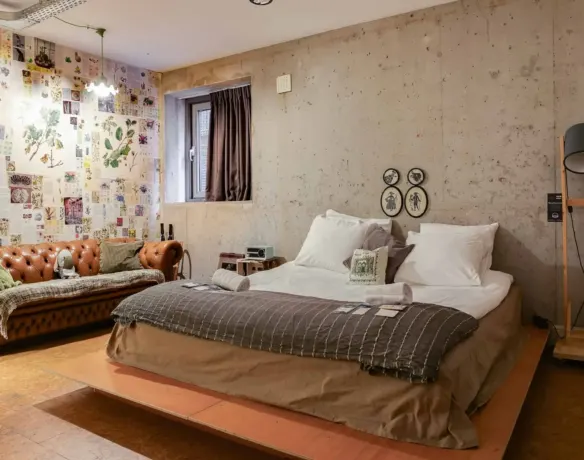 Suite private room at ClinkMama hostel, Amsterdam