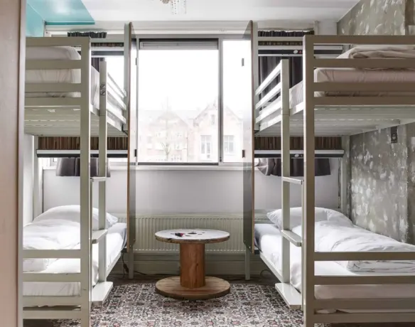 Dormitorio de 4 camas en el albergue ClinkMama, Ámsterdam