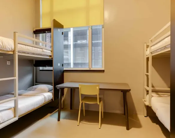Dormitorio de 4, 6 u 8 camas en el albergue ClinkNoord, Ámsterdam