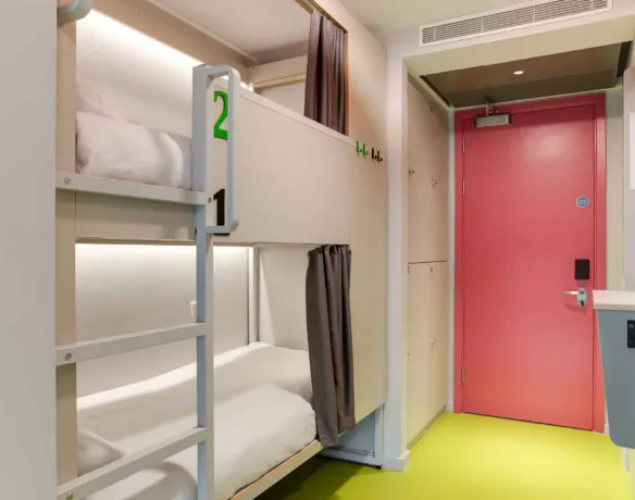 4-bed female dormitory at Clink i Lar hostel, Dublin