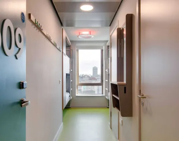 6-bed female dormitory at Clink i Lar hostel, Dublin