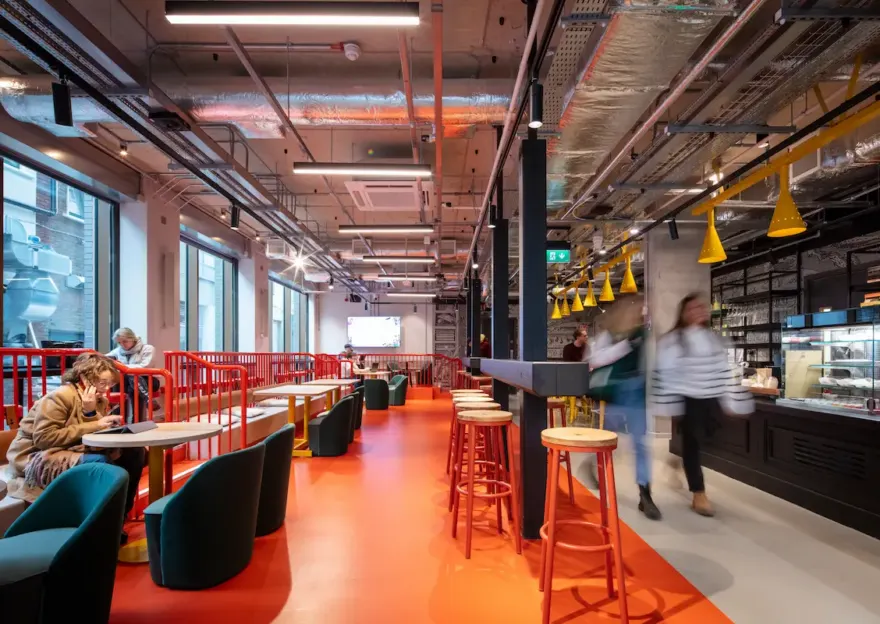 Café and bar area at Clink i Lar hostel, Dublin