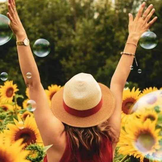 Woman enjoying the summer in a sunflower field
