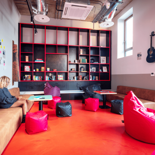 Clink i Lar hostel communal area.